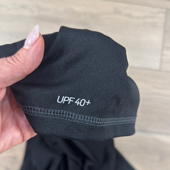 Nike Dri-Fit UV Protection Men’s Black Swim Shirt Short Sleeve - Picture 6 of 9